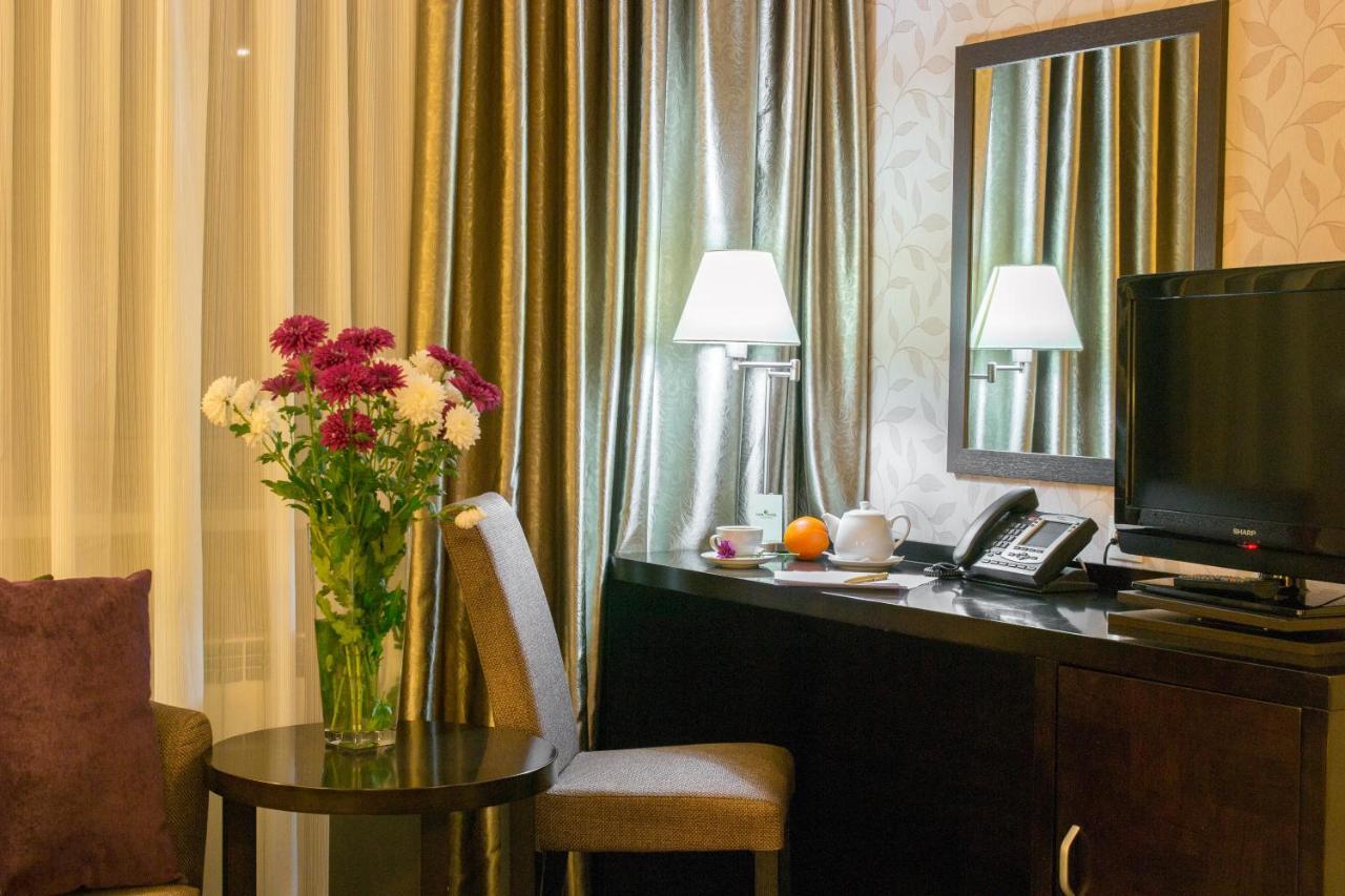 Riverside- Hotel And Mice تشيرنيهيفسكا المظهر الخارجي الصورة