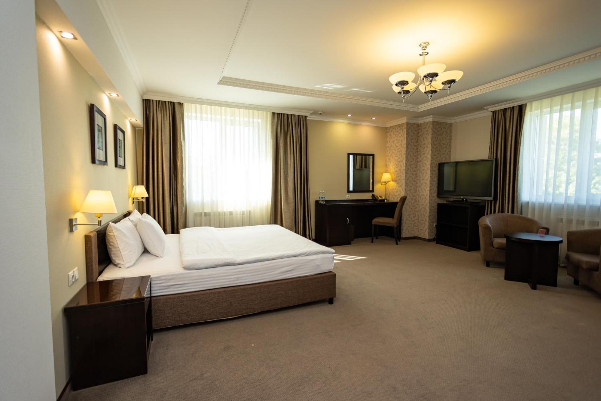 Riverside- Hotel And Mice تشيرنيهيفسكا المظهر الخارجي الصورة