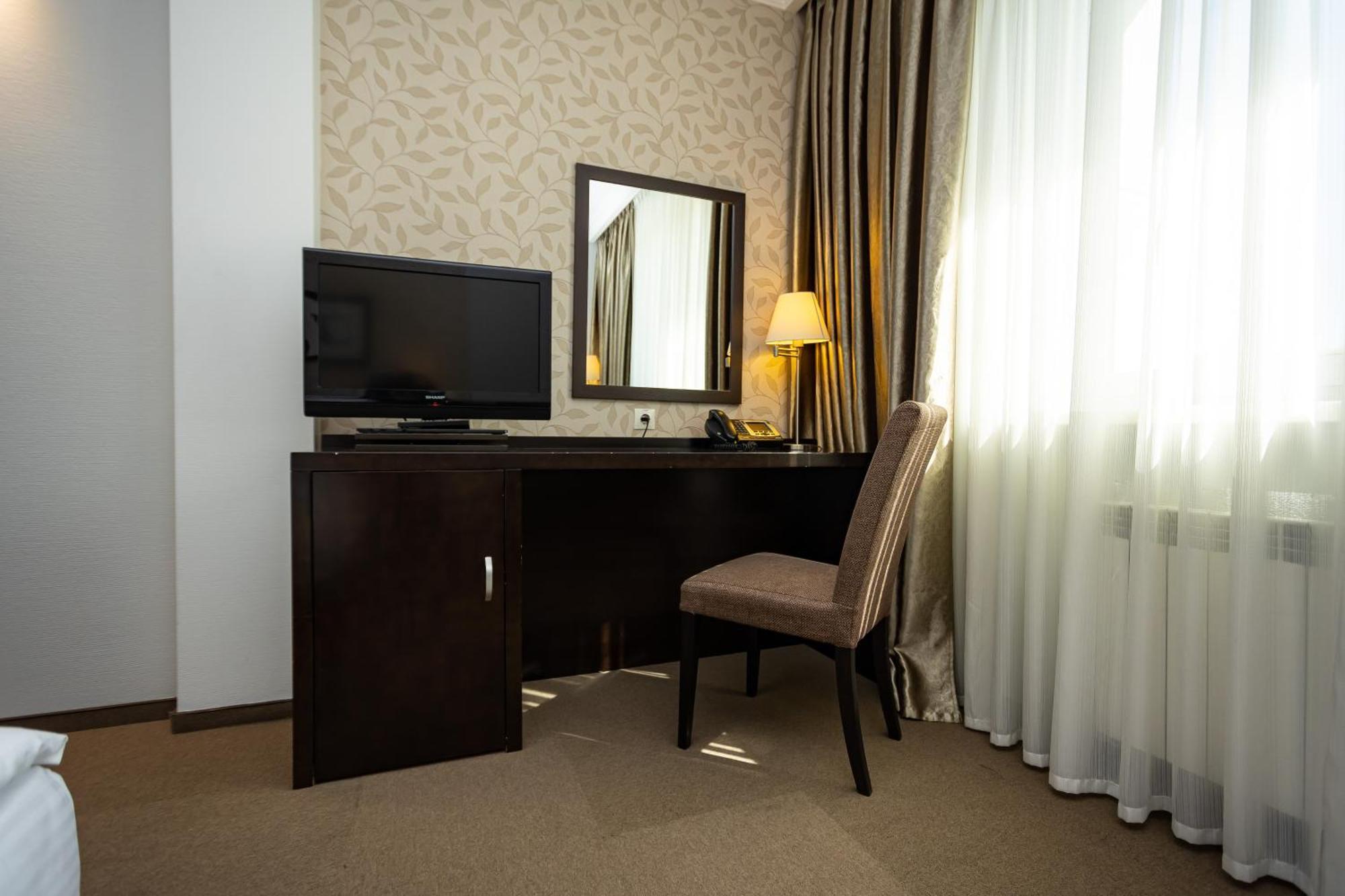 Riverside- Hotel And Mice تشيرنيهيفسكا المظهر الخارجي الصورة
