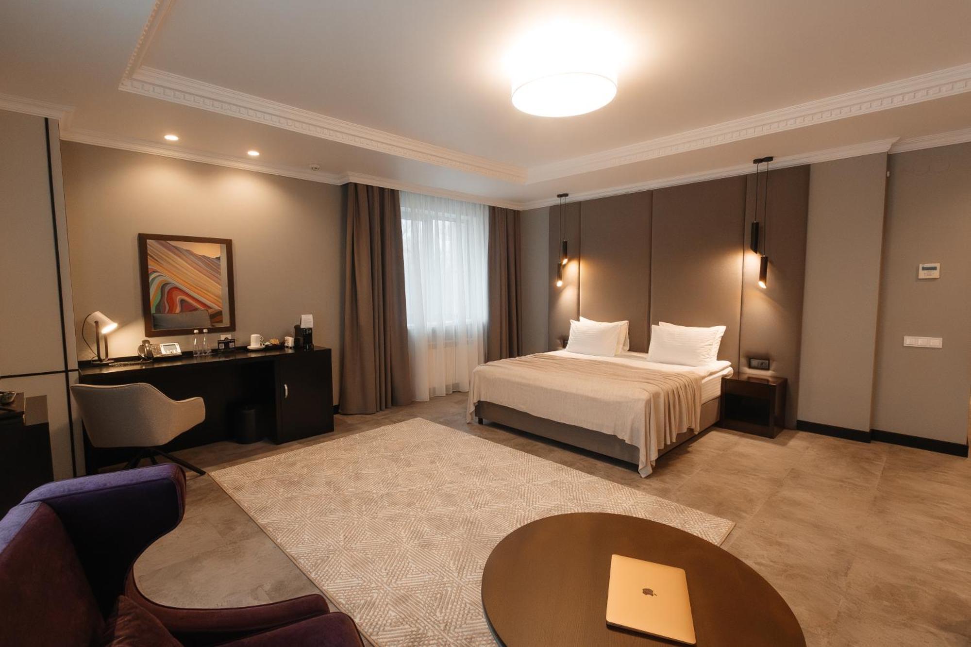 Riverside- Hotel And Mice تشيرنيهيفسكا المظهر الخارجي الصورة