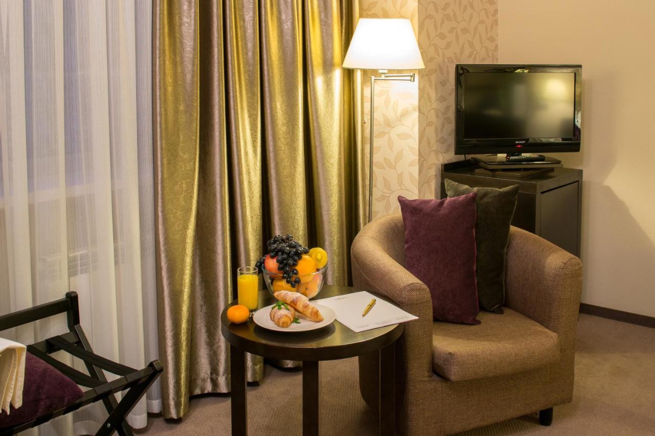 Riverside- Hotel And Mice تشيرنيهيفسكا الغرفة الصورة